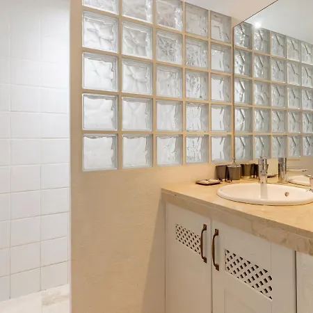 Вілла Exclusive Palmeras Puerto Banus With Heated Private Swimming Pool, Marbella, Spain