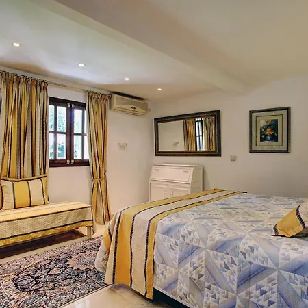 Exclusive Palmeras Puerto Banus With Heated Private Swimming Pool, Marbella, Spain Villa Marbella