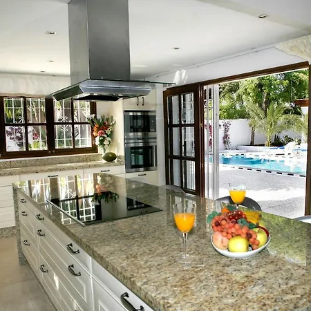 Villa Exclusive Palmeras Puerto Banus With Heated Private Swimming Pool, Marbella, Spain