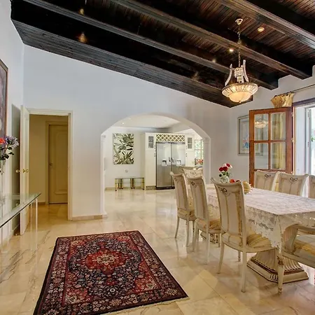 Exclusive Palmeras Puerto Banus With Heated Private Swimming Pool, Marbella, Spain