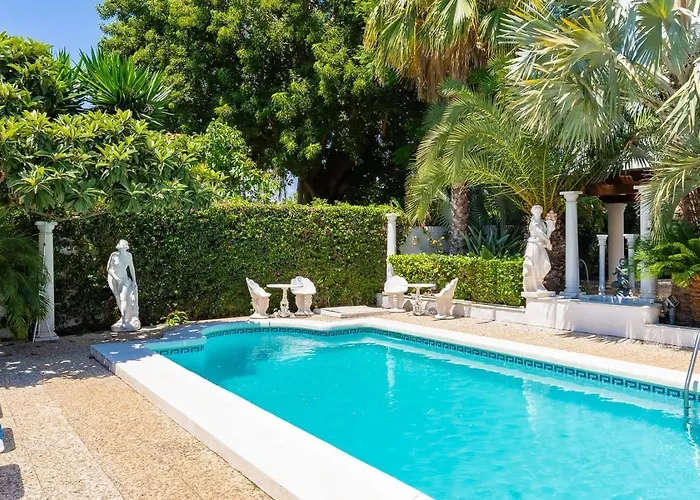 Exclusive Palmeras Puerto Banus With Heated Private Swimming Pool, Marbella, Spain *