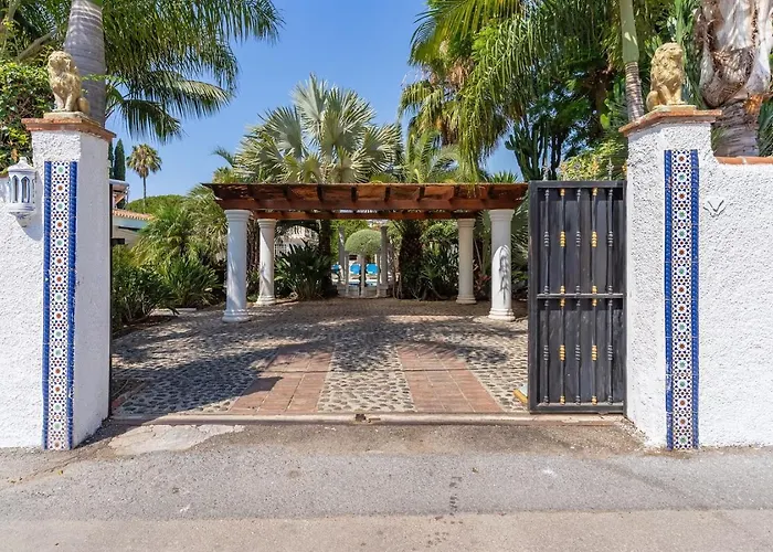 Exclusive Palmeras Puerto Banus With Heated Private Swimming Pool, Marbella, Spain * ماربيا