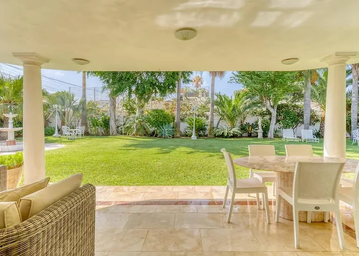 Exclusive Palmeras Puerto Banus With Heated Private Swimming Pool, Marbella, Spain Вилла *