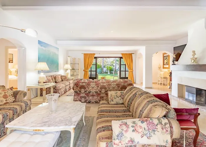 Exclusive Palmeras Puerto Banus With Heated Private Swimming Pool, Marbella, Spain فيلة