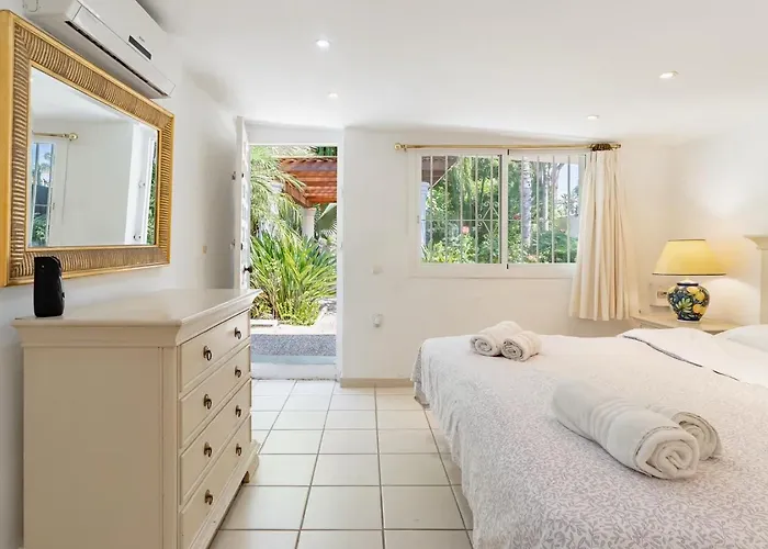 빌라 Exclusive Palmeras Puerto Banus With Heated Private Swimming Pool, Marbella, Spain