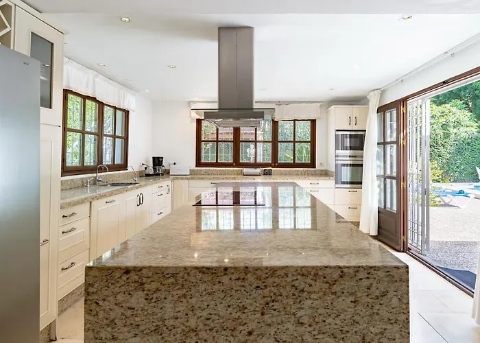 Exclusive Palmeras Puerto Banus With Heated Private Swimming Pool, Marbella, Spain Вилла *