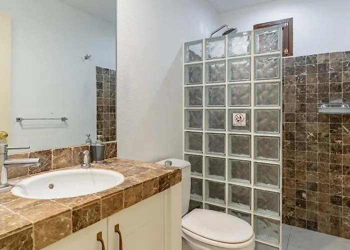 빌라 Exclusive Palmeras Puerto Banus With Heated Private Swimming Pool, Marbella, Spain *