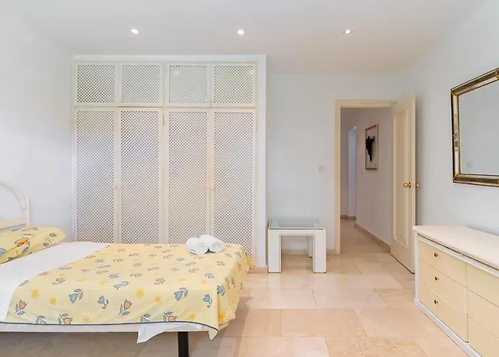 Exclusive Palmeras Puerto Banus With Heated Private Swimming Pool, Marbella, Spain *