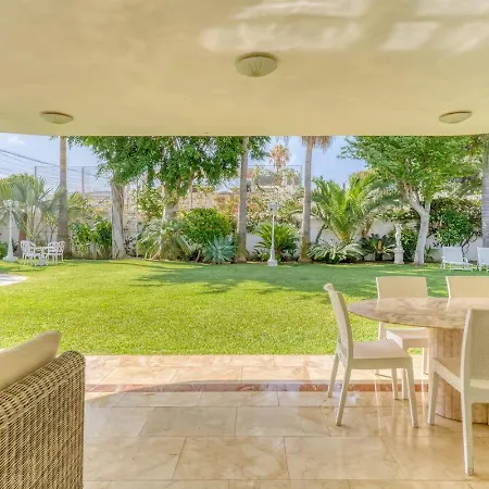 Exclusive Palmeras Puerto Banus With Heated Private Swimming Pool, Marbella, Spain ヴィラ *