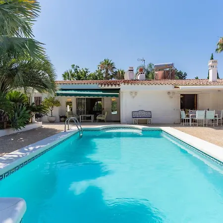 Exclusive Palmeras Puerto Banus With Heated Private Swimming Pool, Marbella, Spain マルベーリャ