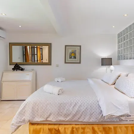 Exclusive Palmeras Puerto Banus With Heated Private Swimming Pool, Marbella, Spain * Marbella