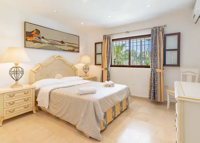 ヴィラ Exclusive Palmeras Puerto Banus With Heated Private Swimming Pool, Marbella, Spain マルベーリャ