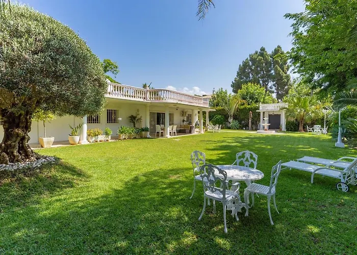 Exclusive Palmeras Puerto Banus With Heated Private Swimming Pool, Marbella, Spain Villa Marbella