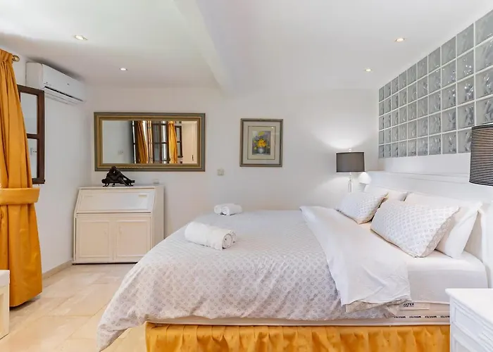 Exclusive Palmeras Puerto Banus With Heated Private Swimming Pool, Marbella, Spain * Marbella