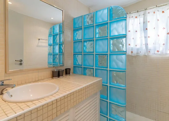 Exclusive Palmeras Puerto Banus With Heated Private Swimming Pool, Marbella, Spain Villa